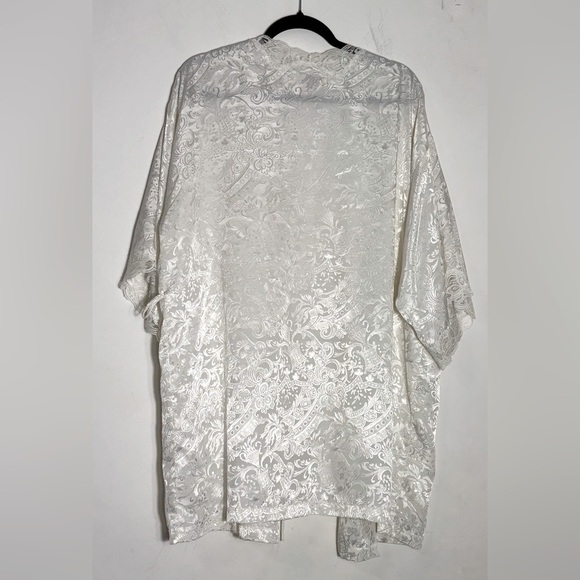 Victoria's Secret Vintage Ivory Satin Robe -One size fits most - Picture 2 of 4
